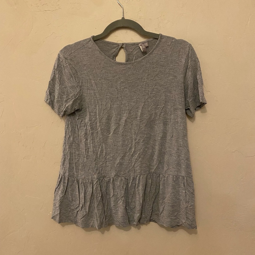 Gray keyhole back top